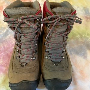 Women’s Keen Waterproof Hiking Boots size 9